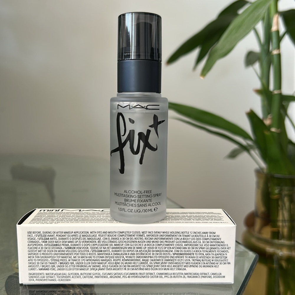 MAC Fix+ Alcohol-Free Multitasking Setting Spray - Picture 2 of 2